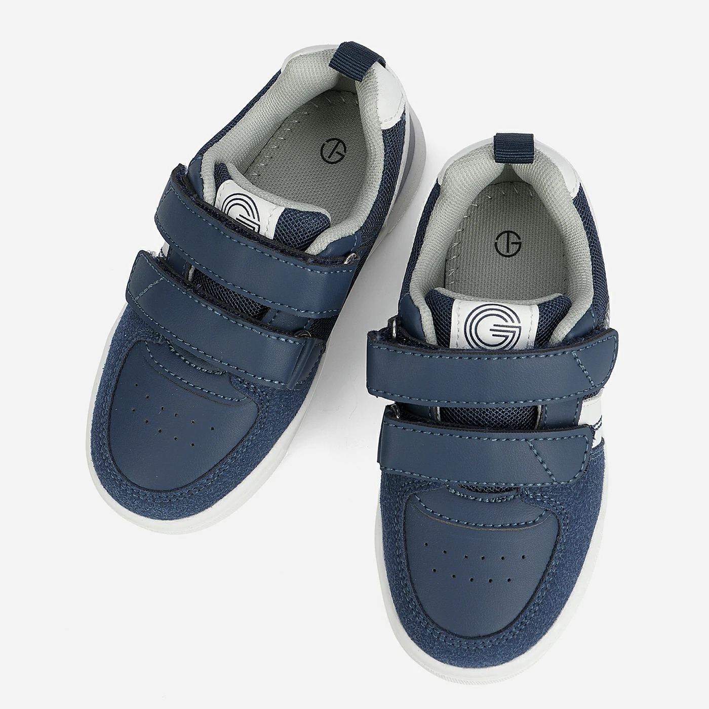 סניקרס/ספורט נייבי 28