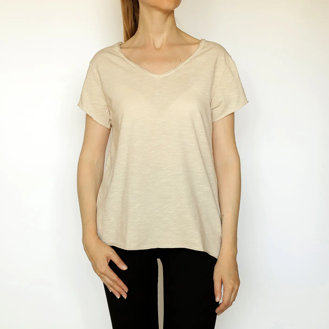 חולצות וגופיות בז 1