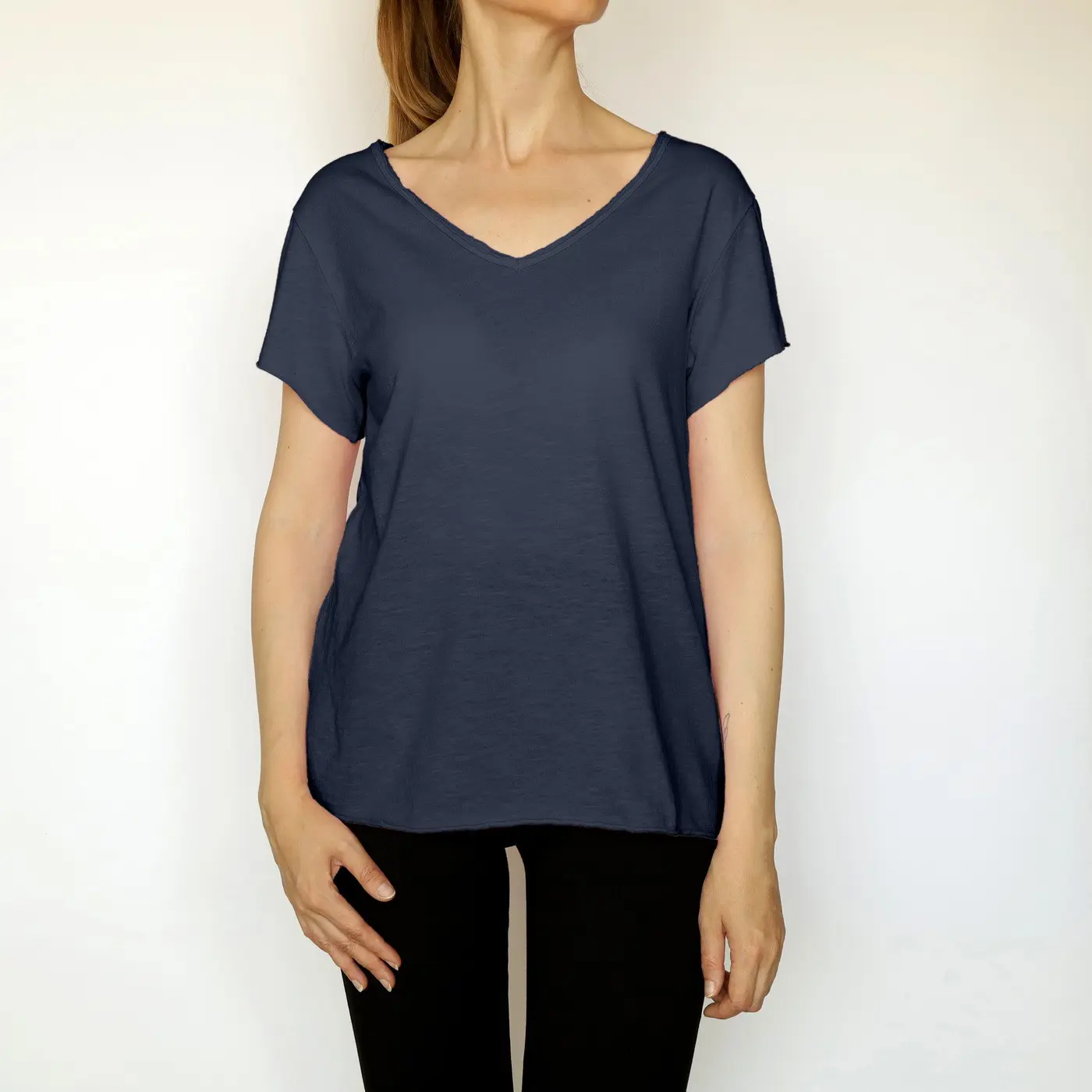 חולצות וגופיות נייבי 1