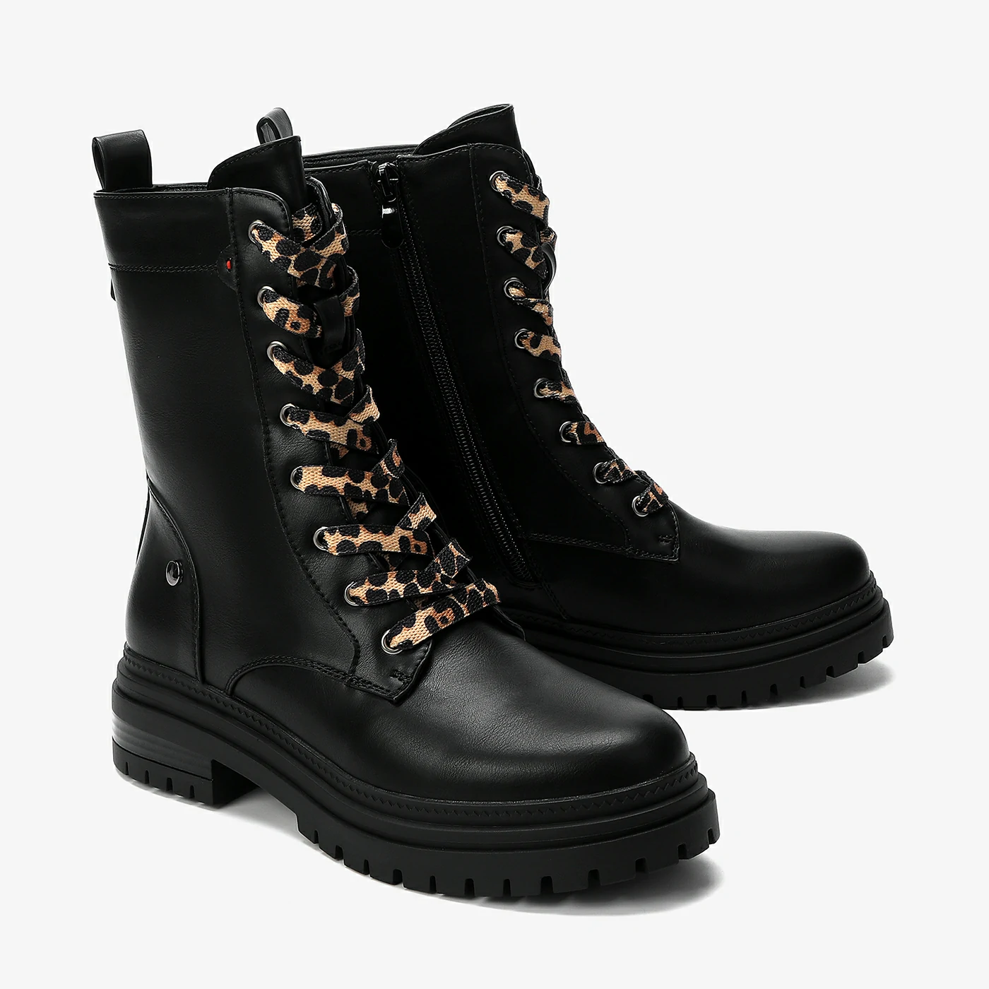 מגפון שטוח שחור 38