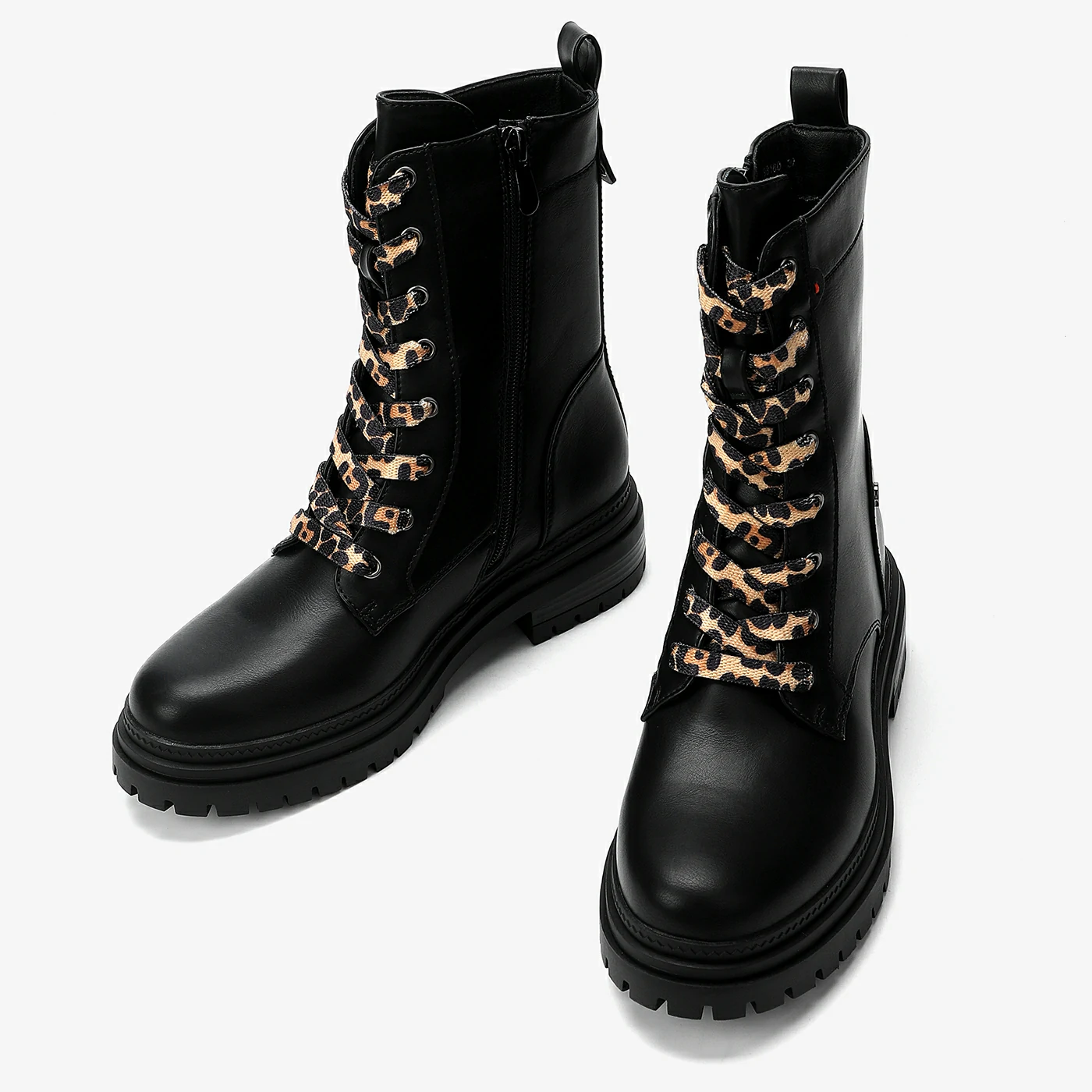 מגפון שטוח שחור 38