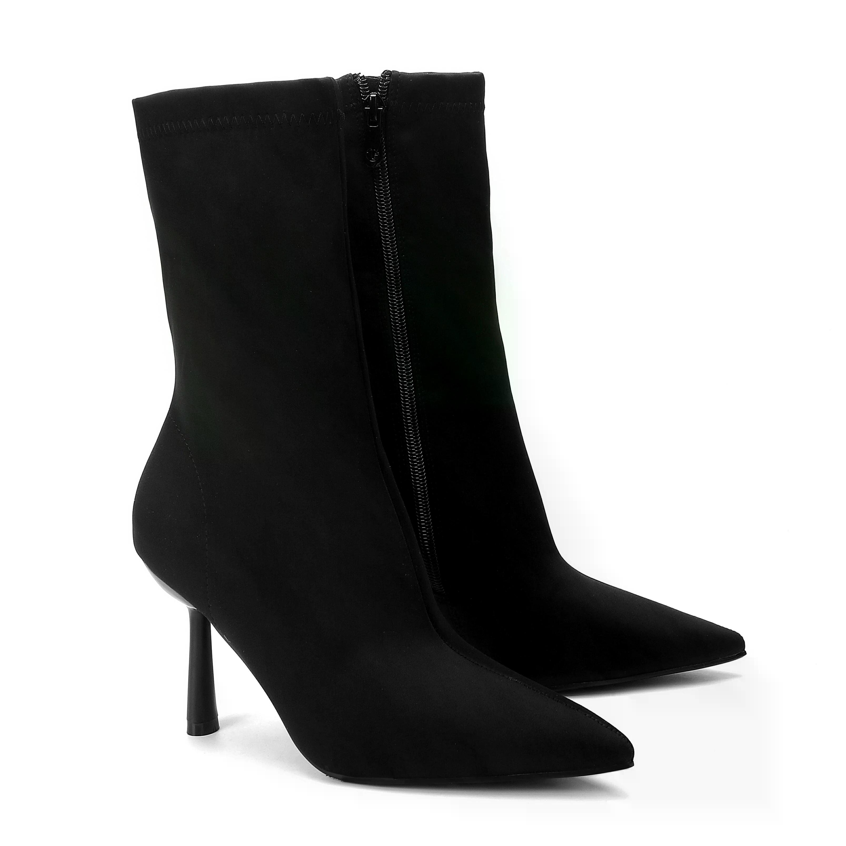 מגף עקב שחור 38