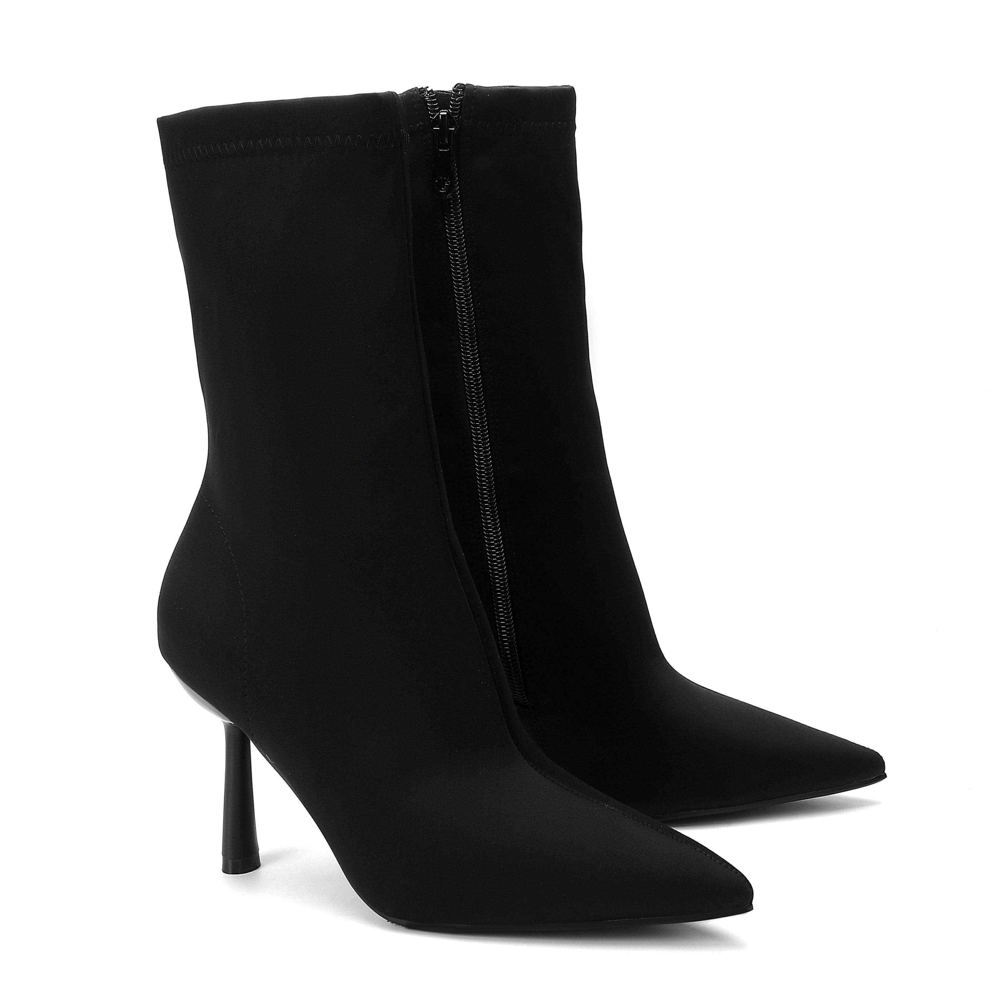 מגף עקב שחור 38