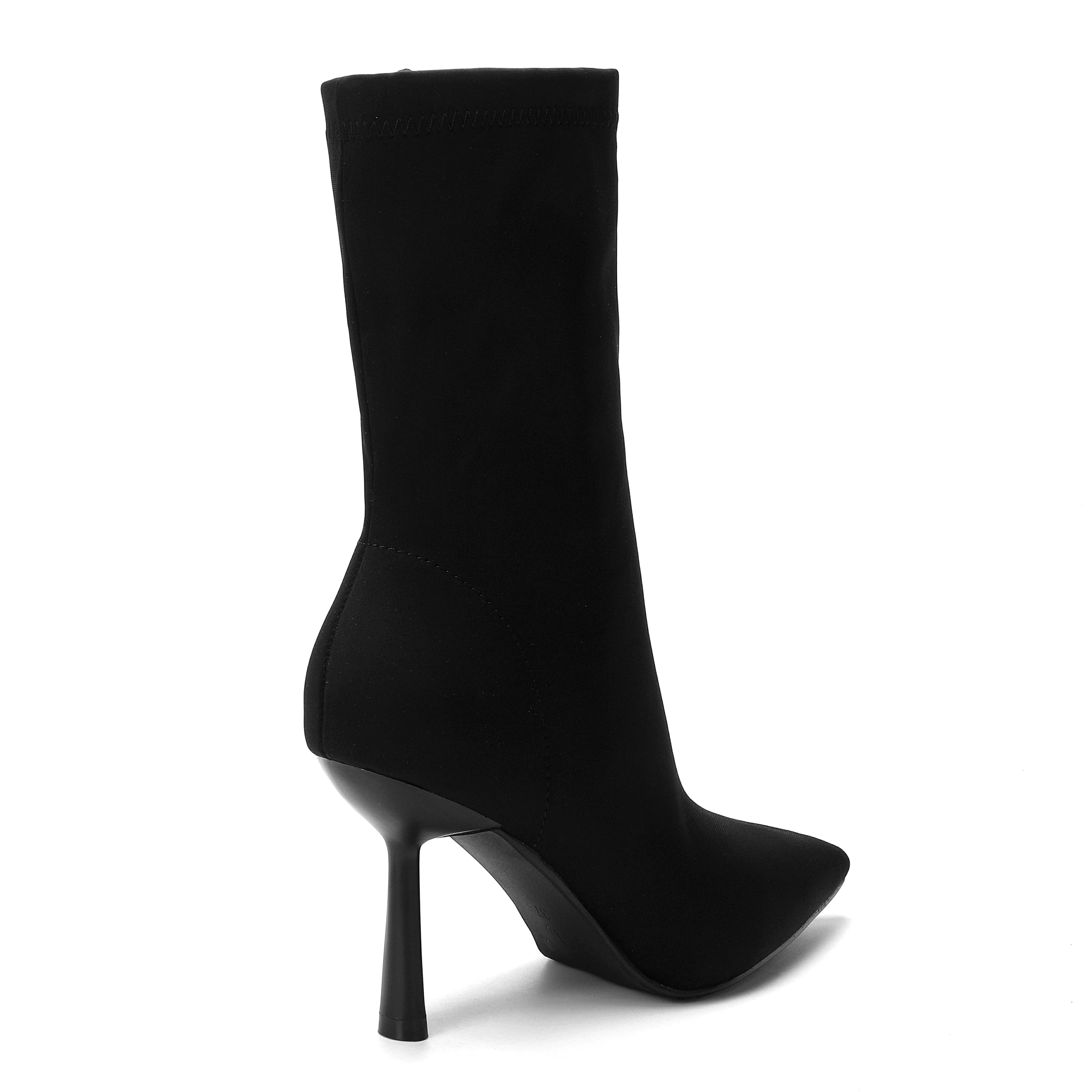 מגף עקב שחור 38