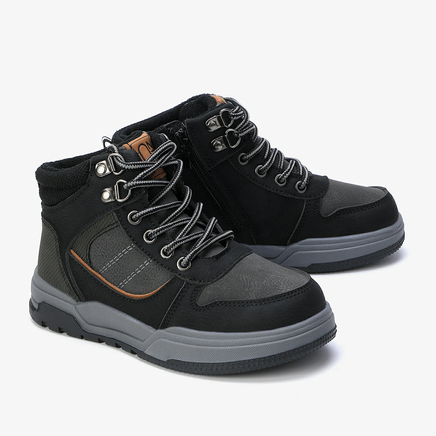 מגפון שחור 31