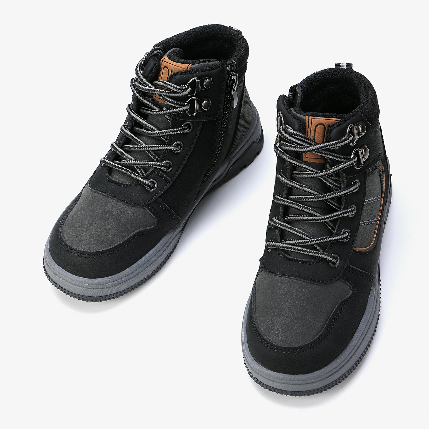 מגפון שחור 31